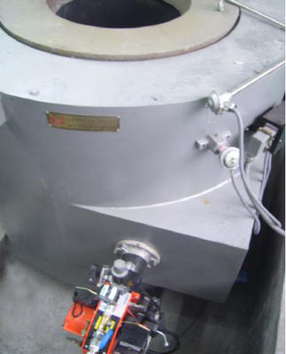 Porcellana La capacità di alluminio del forno di fusione 300kg del crogiolo a gas ha personalizzato il colore fornitore